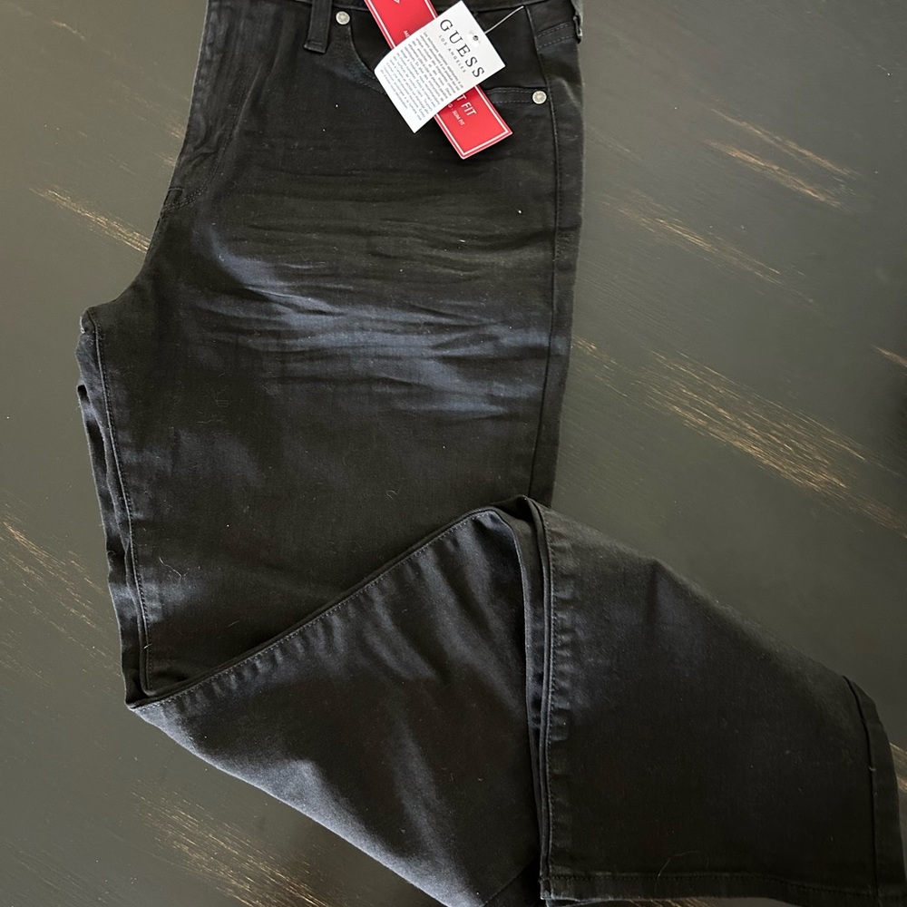 NWT/ GUESS Men's Dark Jeans